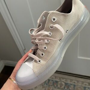 Cream Low-Top converse Sneakers with White Accents